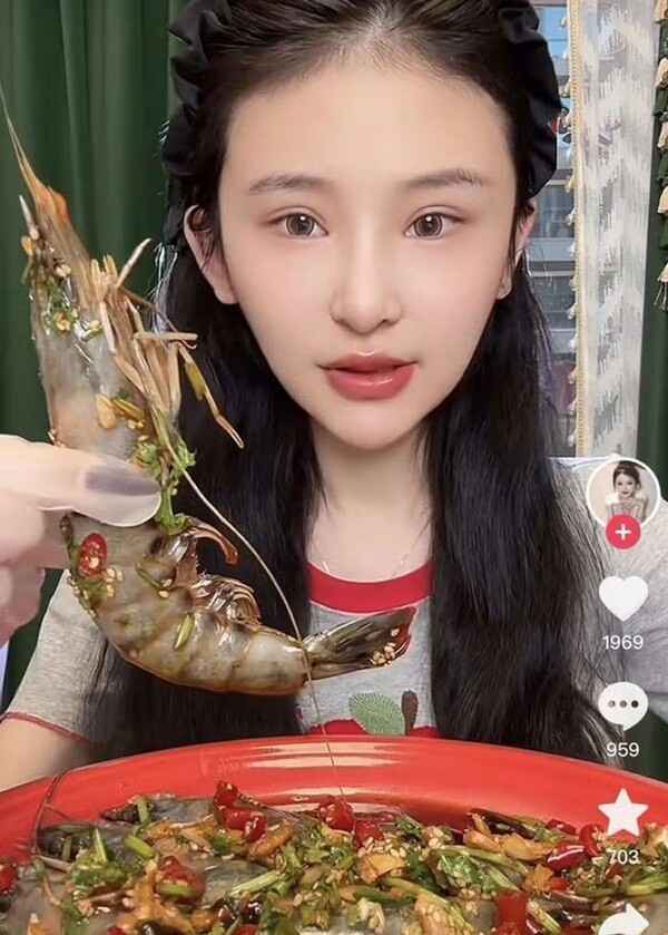 ‘잉잉(Yingying)’이라는 이름으로 활동한 천쯔이(Chen Ziyi)의 콰이쇼우