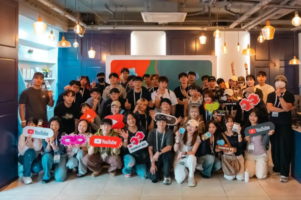 ‘Creator Wellness Day’ 기념 단체사진 (사진=Youtube official blog)
