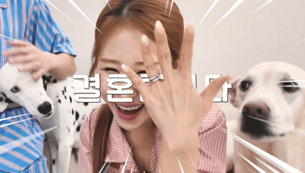 크리에이터 박세미가 결혼소식을 알리는 장면 (사진=유튜브 안녕하세미)